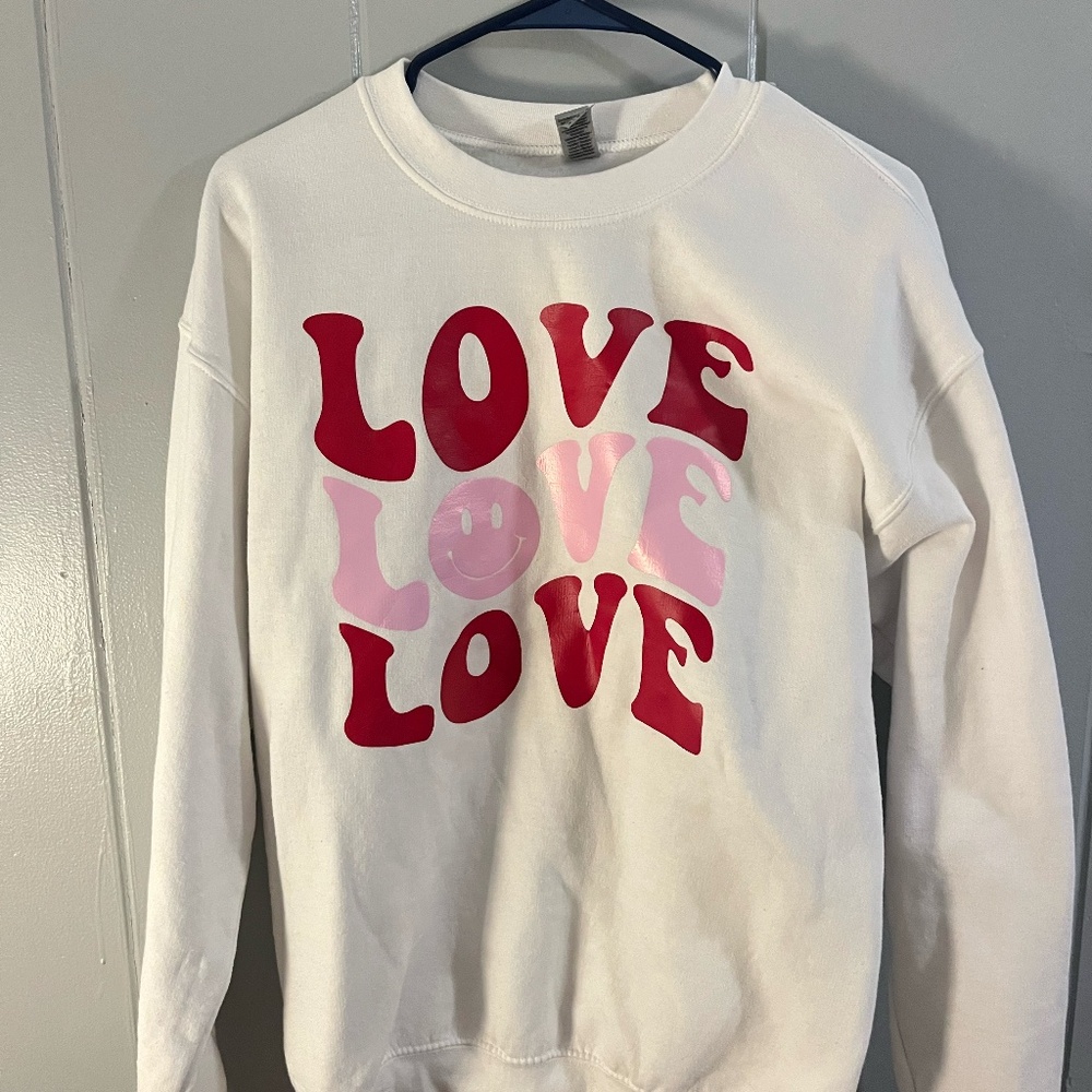 LOVE SWEATSHIRT